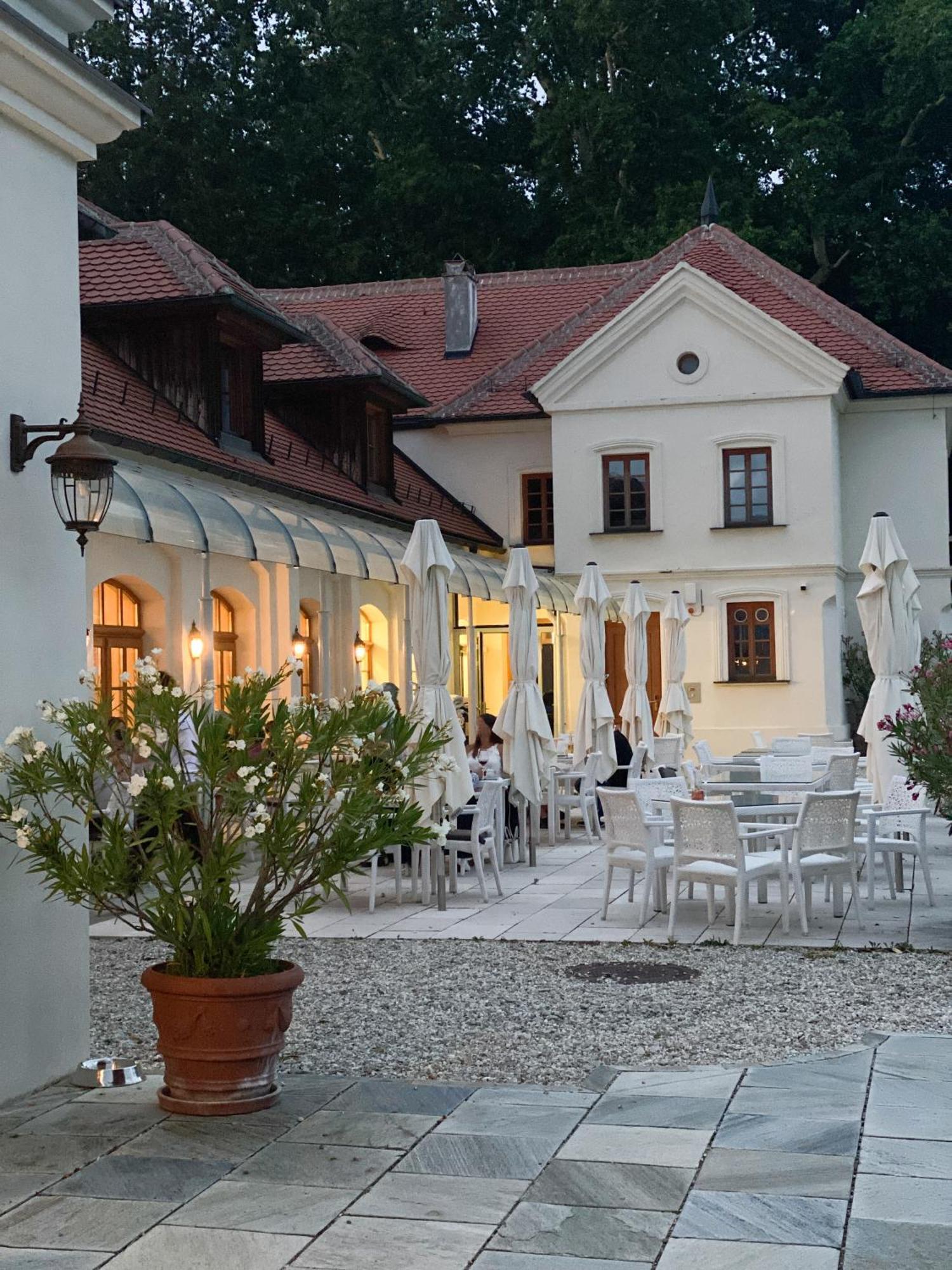 Schloss Thalheim Sankt Poelten Exterior photo